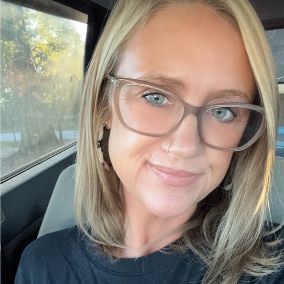 Meet your Posher, Ashley - Picture 2 of 2